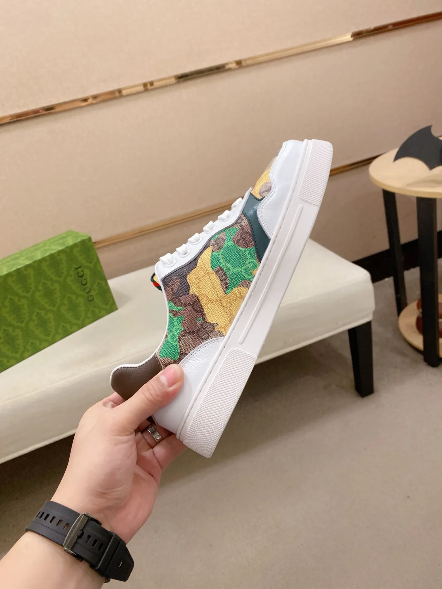 Ex-factory price 380💰【Gucci】Gucci men’s latest series of casual shoes! The official website is built 1:1. The upper is made of imported high-quality cowhide, and the lining is made of high-quality sheepskin, which is soft and comfortable. Picky selection of materials and exquisite workmanship give you the best enjoyment. Number of yards: 38-44 yards.